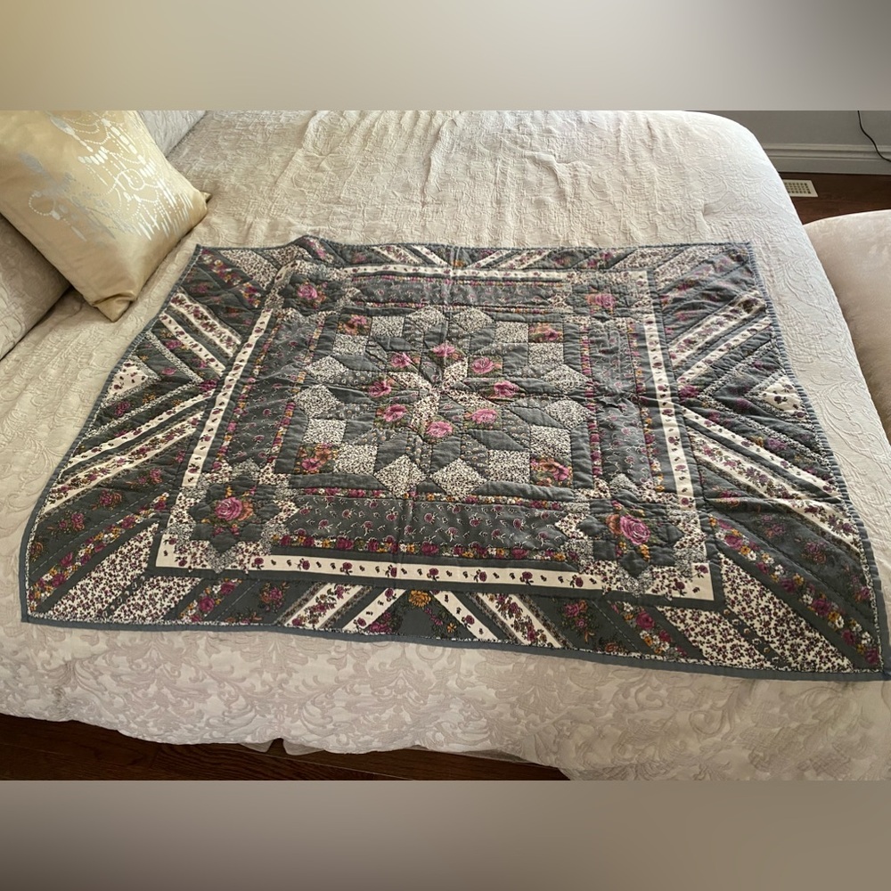 PATCHWORK QUILT THROW